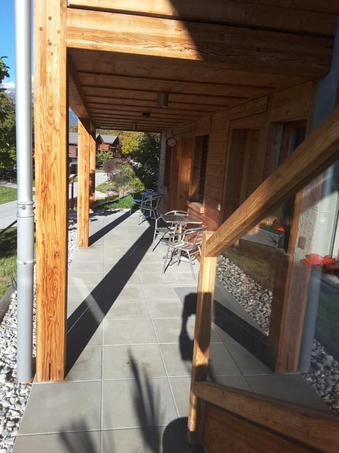 Chalet Tzarbonire Bed & Breakfast Chalais Exterior photo
